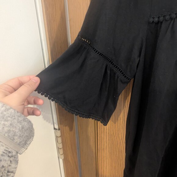 Architect Flutter Elbow Sleeves Black Top with Keyhole Button Back-Large Petite - Picture 2 of 5